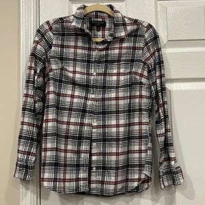 BANANA REPUBLIC-CLASSIC FIT- FLANNEL SHIRT IN EXTRA SMALL